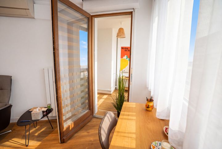 Cabinet · porte vitrée